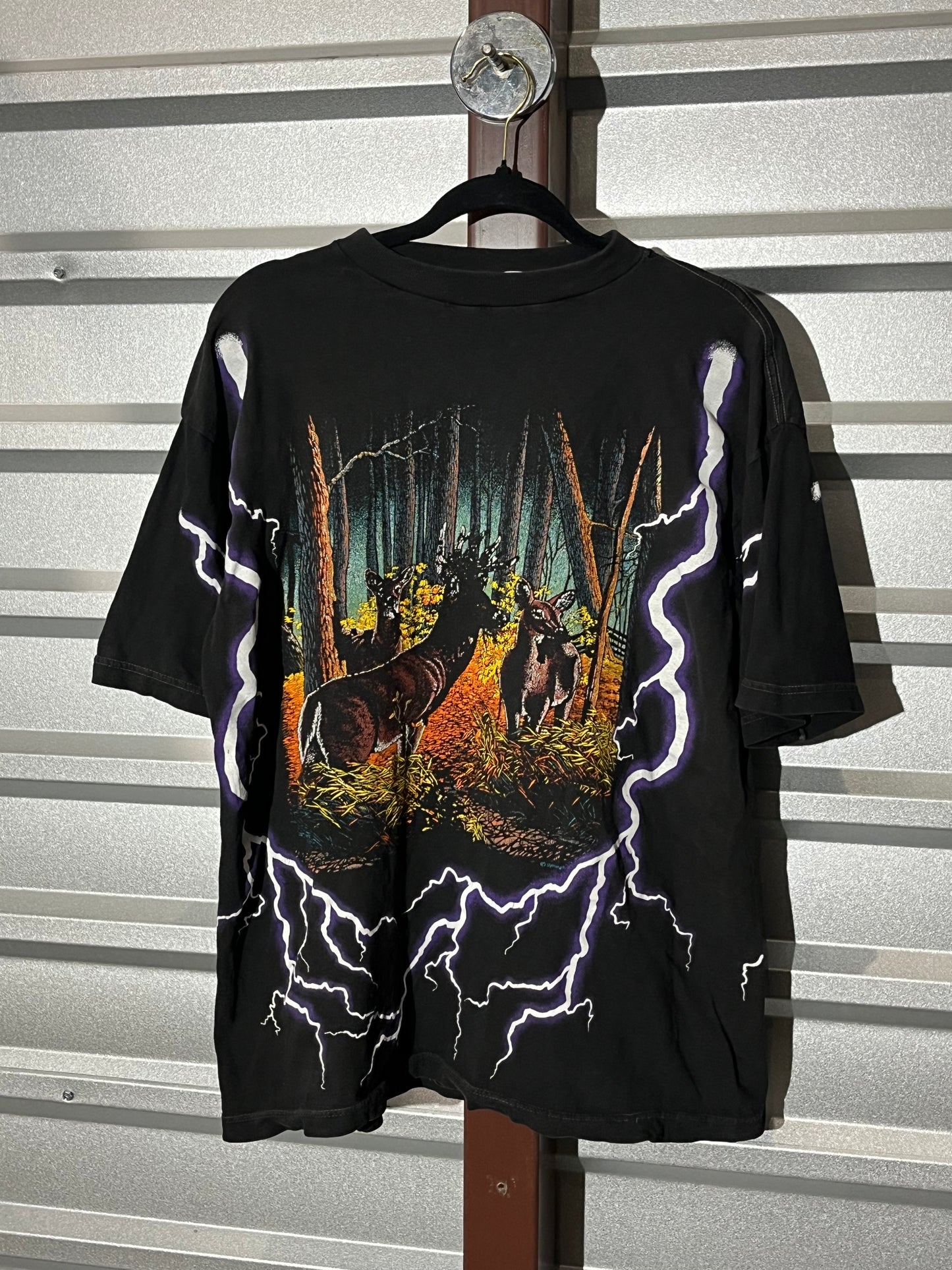Lighting Deer Nature Tee. Xl