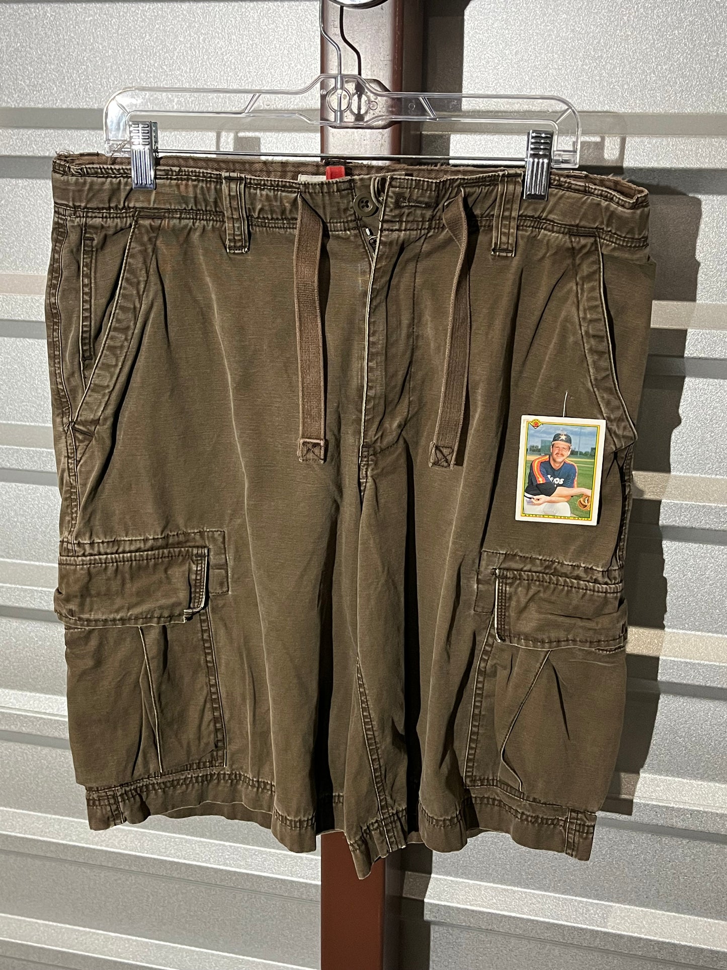 Old Navy Cargos. 33x11