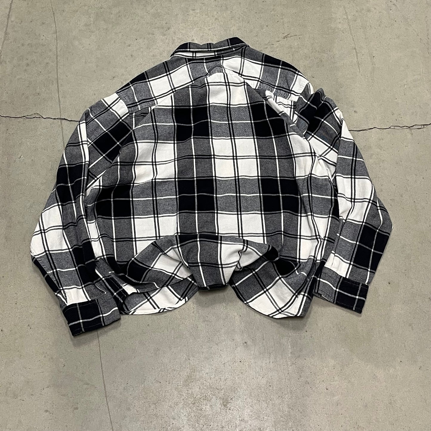 Black & White Flannel. Xl