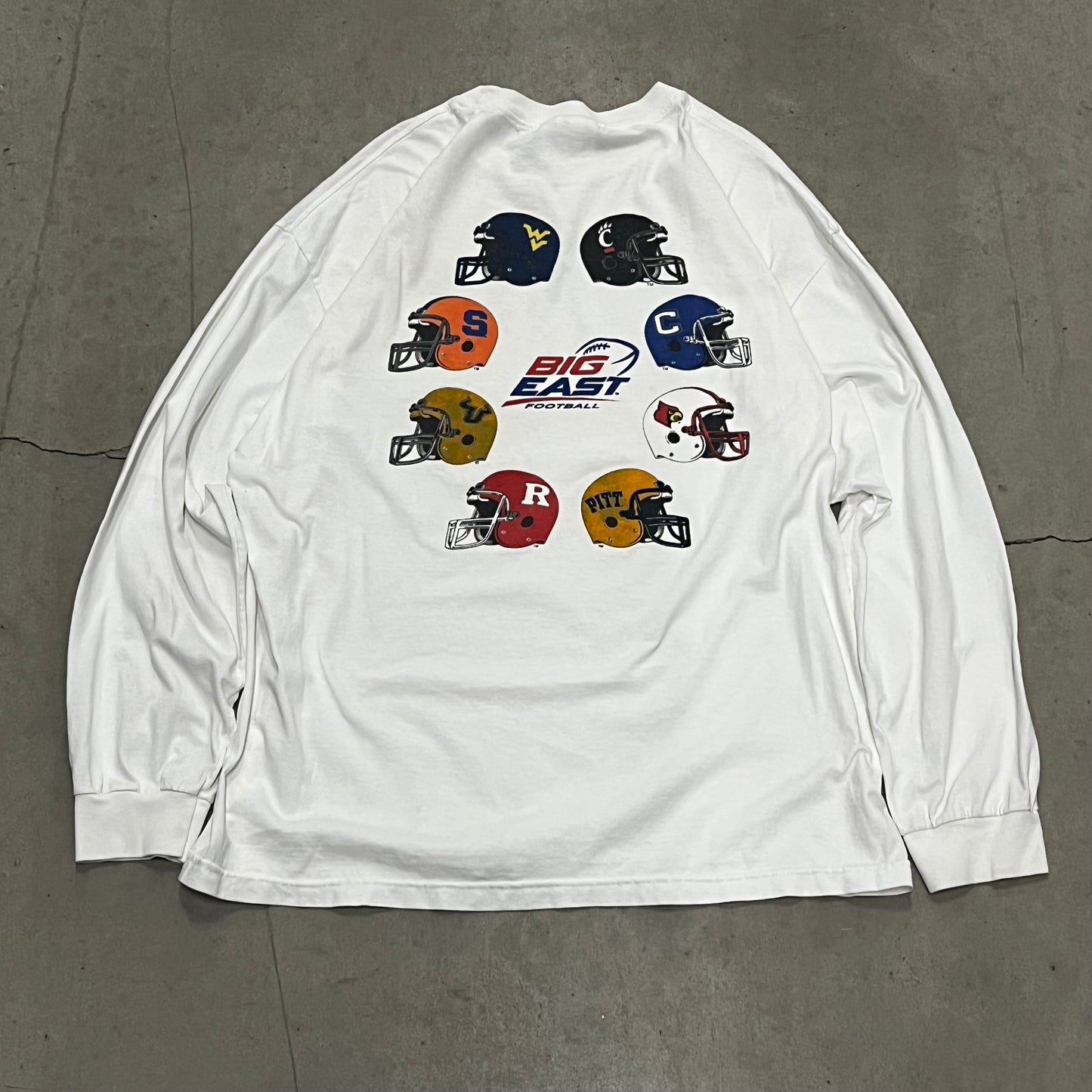 College Football T-shirt. Xl