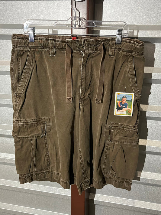 Old Navy Cargos. 33x11