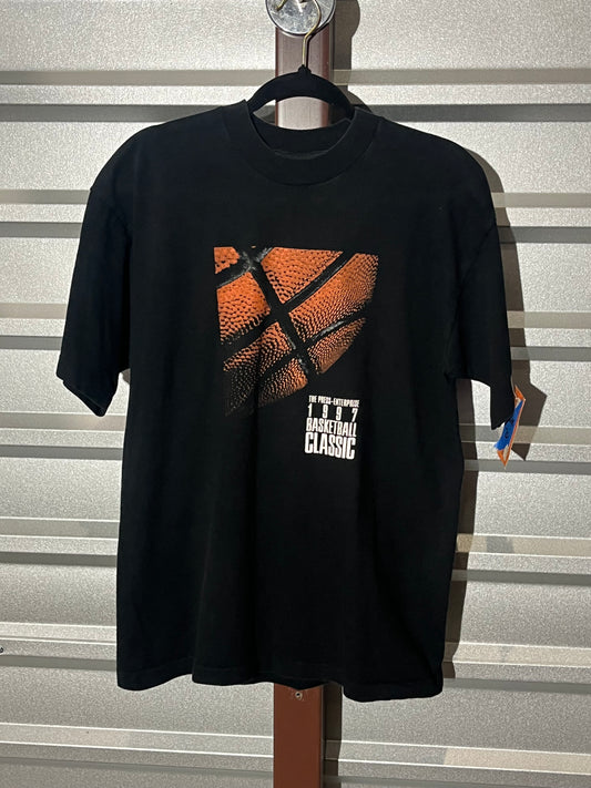 90s Basketball T-shirt. L